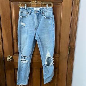 ABERCROMBIE AND FITCH SKINNY JEANS